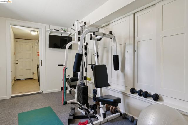 1300 Sunnyhills Rd, Oakland, CA 94610