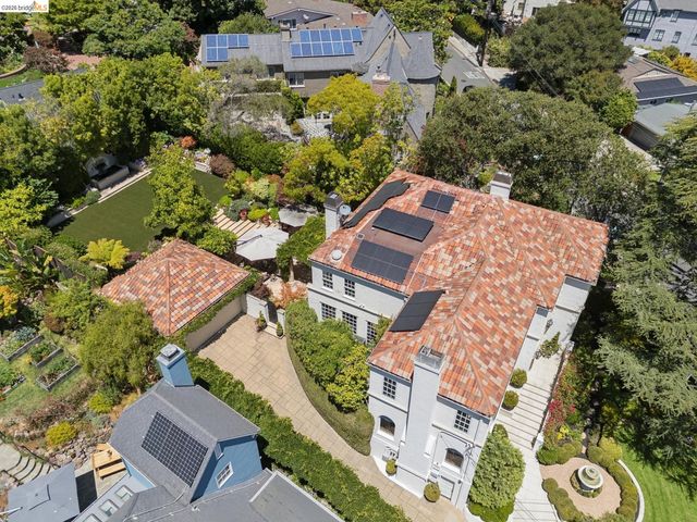 1300 Sunnyhills Rd, Oakland, CA 94610