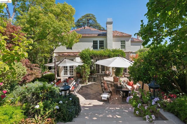 1300 Sunnyhills Rd, Oakland, CA 94610