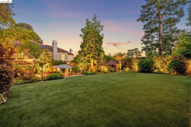 1300 Sunnyhills Rd, Oakland, CA 94610