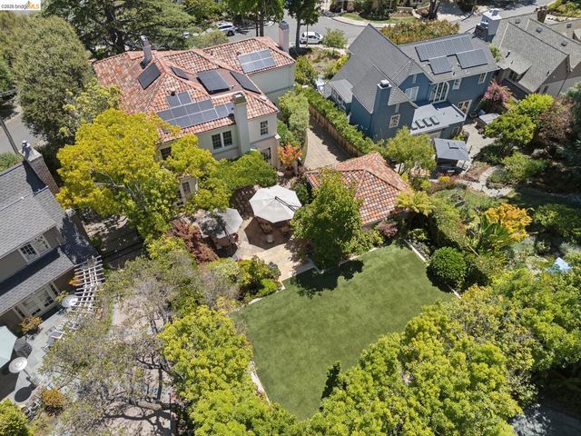 1300 Sunnyhills Rd, Oakland, CA 94610