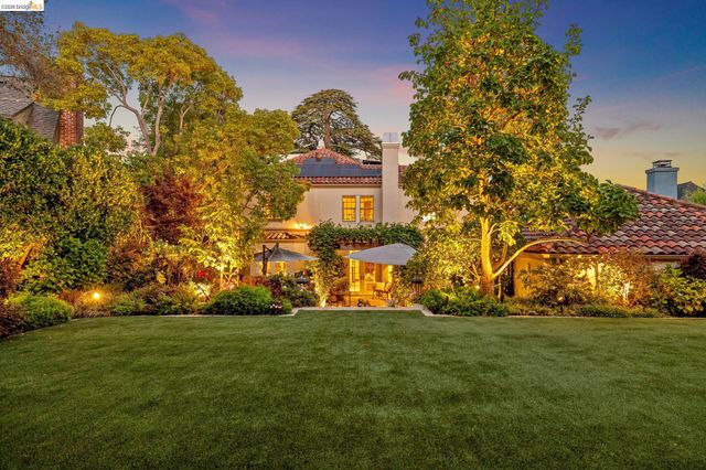 1300 Sunnyhills Rd, Oakland, CA 94610