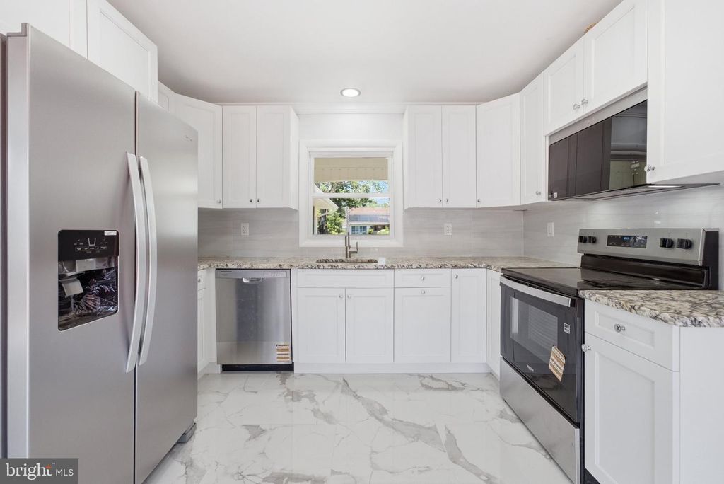 10 MIDFIELD LN, WILLINGBORO, NJ 08046 — photo 5