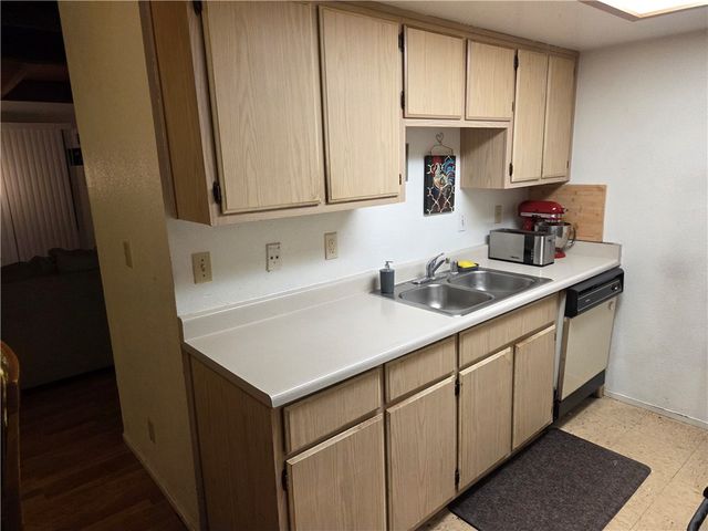 633 North Street, Corning, CA 96021