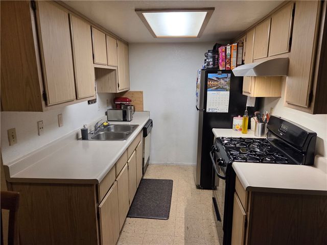 633 North Street, Corning, CA 96021