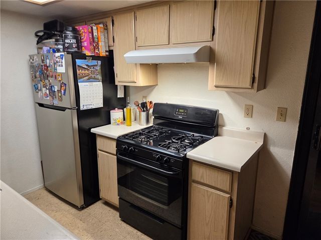 633 North Street, Corning, CA 96021