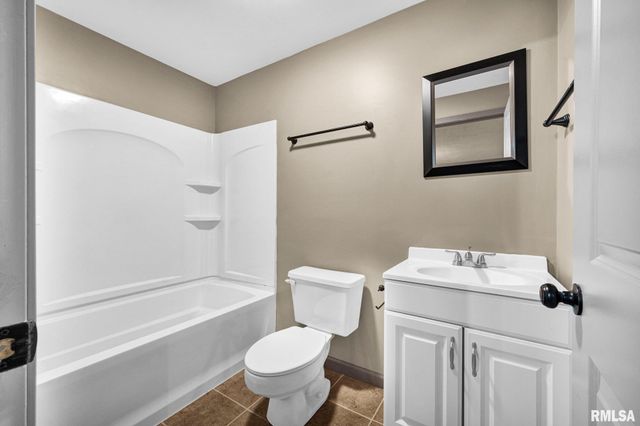 1832 JADENS Way, Washington, IL 61571