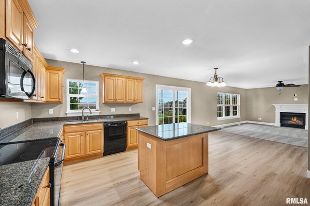 1832 JADENS Way, Washington, IL 61571
