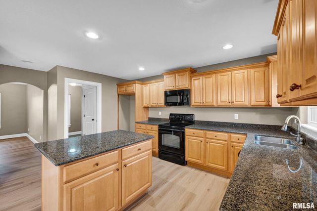 1832 JADENS Way, Washington, IL 61571