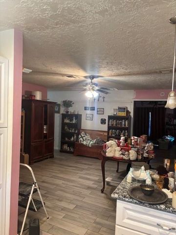 4807 Redfish Reef Street, Bacliff, TX 77518