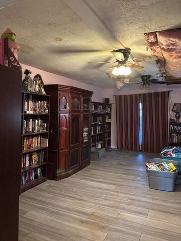 4807 Redfish Reef Street, Bacliff, TX 77518