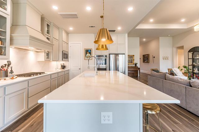 622 Platinum Stone Lane, Pinehurst, TX 77362