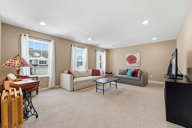 3863 Founders Path, Chaska, MN 55318