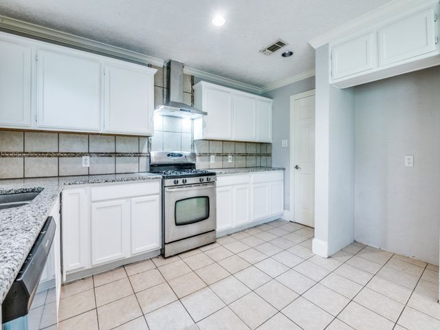 6909 Valhalla Road, Fort Worth, TX 76116