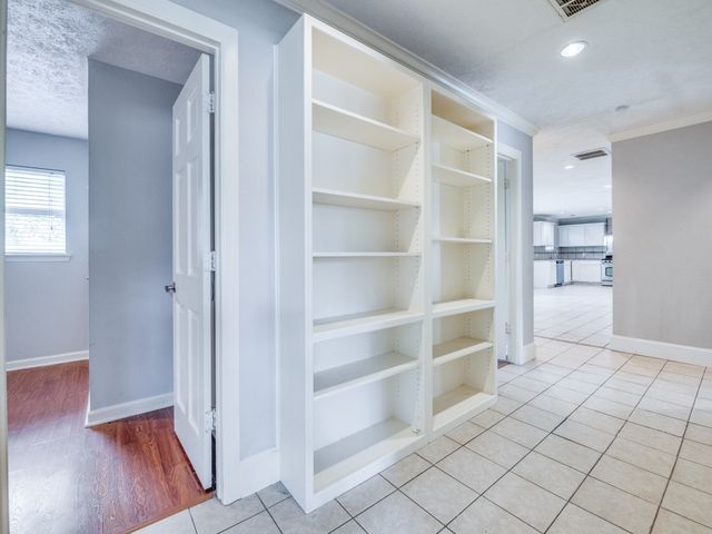 6909 Valhalla Road, Fort Worth, TX 76116