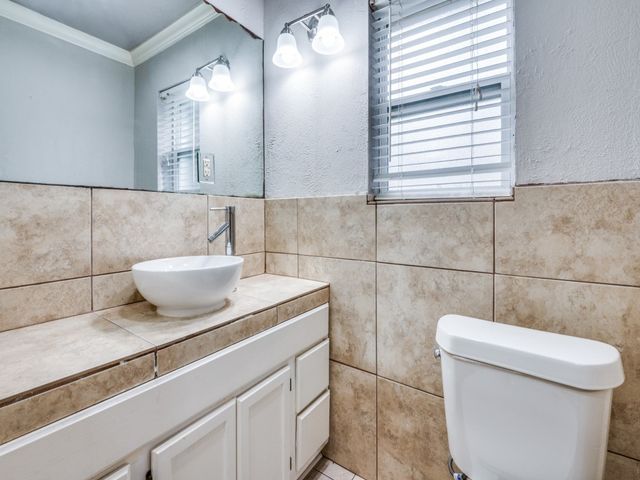 6909 Valhalla Road, Fort Worth, TX 76116