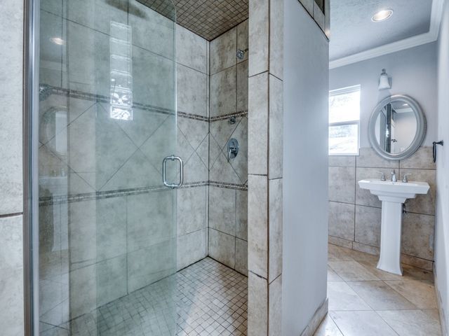 6909 Valhalla Road, Fort Worth, TX 76116
