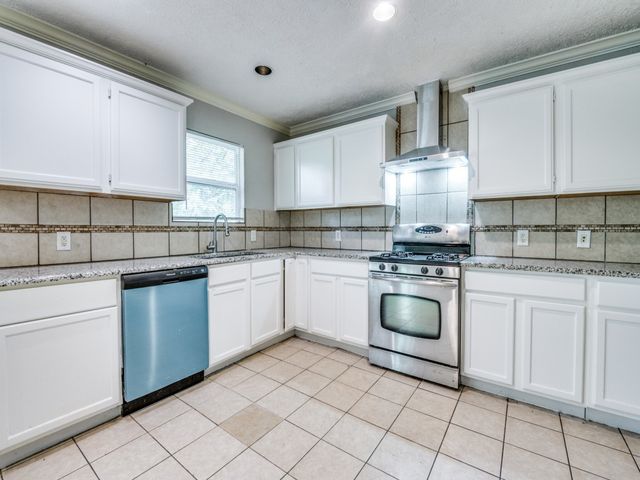 6909 Valhalla Road, Fort Worth, TX 76116