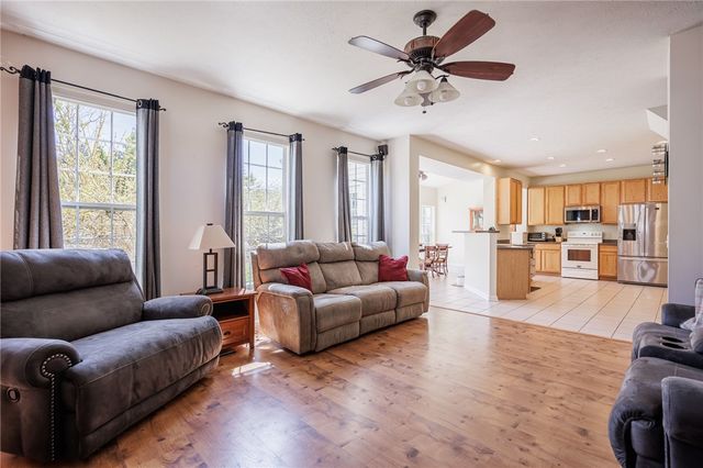 1303 Surrey Garden Way, Webster, NY 14580