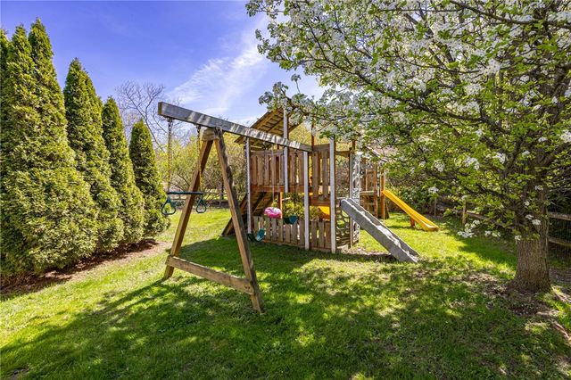 1303 Surrey Garden Way, Webster, NY 14580