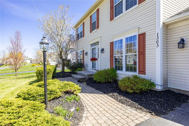 1303 Surrey Garden Way, Webster, NY 14580