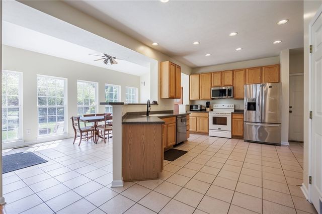 1303 Surrey Garden Way, Webster, NY 14580