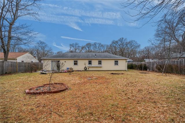 44 capron Drive, Warwick, RI 02886