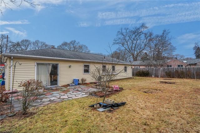 44 capron Drive, Warwick, RI 02886