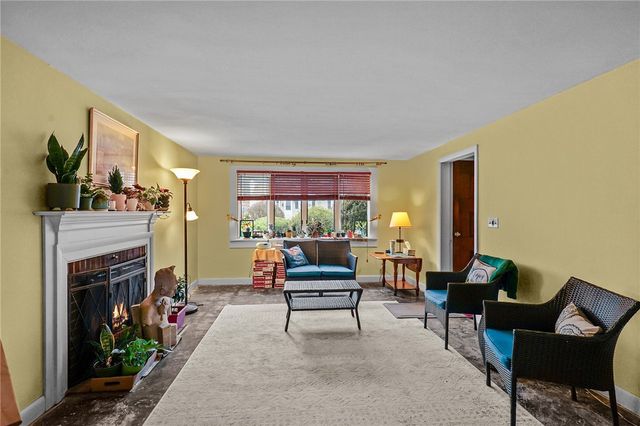 44 capron Drive, Warwick, RI 02886