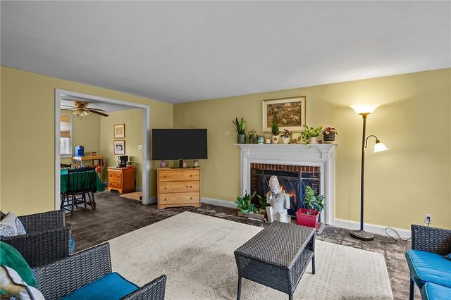 44 capron Drive, Warwick, RI 02886