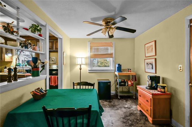44 capron Drive, Warwick, RI 02886