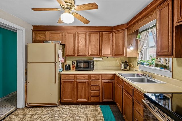 44 capron Drive, Warwick, RI 02886