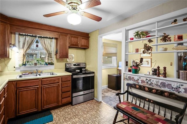 44 capron Drive, Warwick, RI 02886
