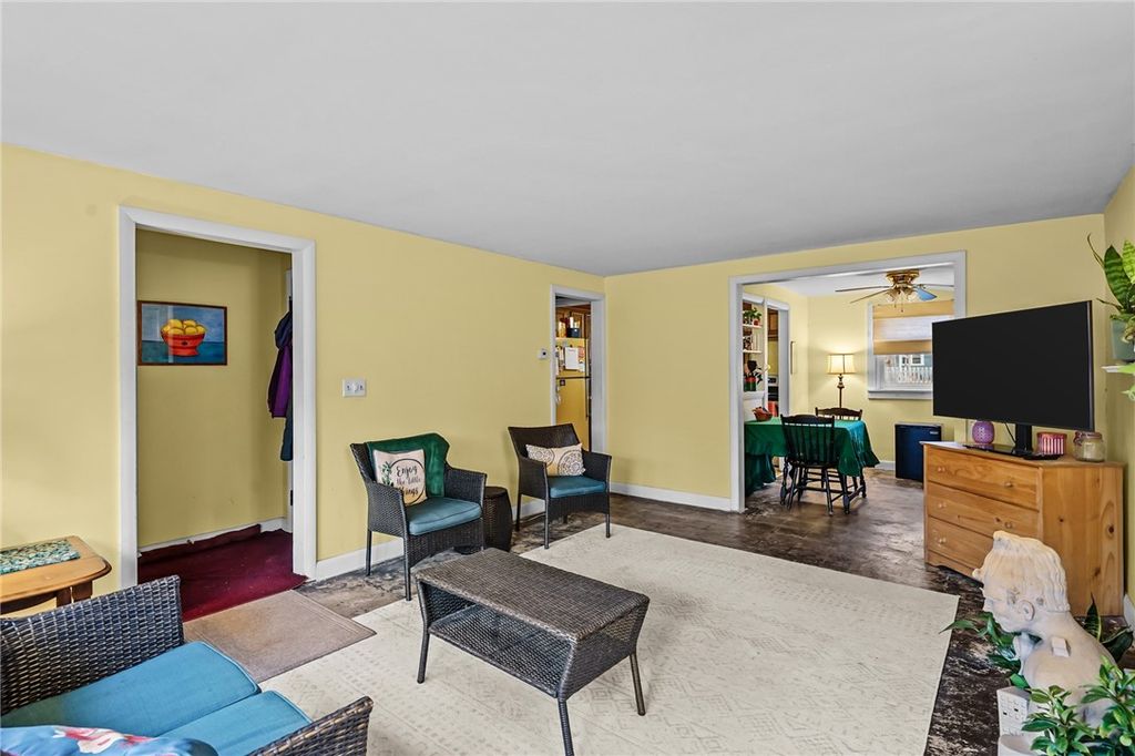 44 capron Drive, Warwick, RI 02886