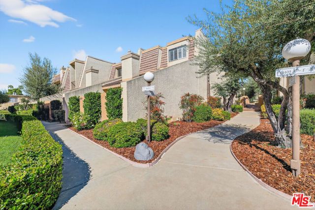 18419 Collins Street A, Tarzana (los Angeles), CA 91356