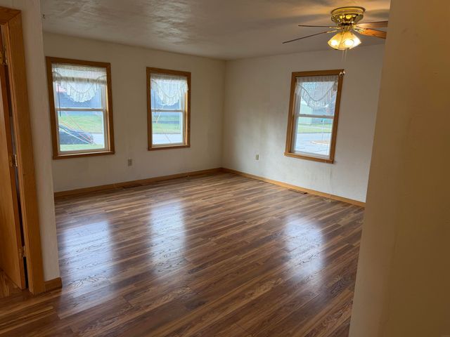 1200 NE 6th Avenue, Independence, IA 50644