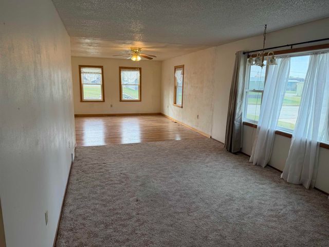 1200 NE 6th Avenue, Independence, IA 50644