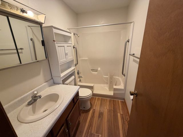 1200 NE 6th Avenue, Independence, IA 50644