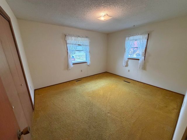 1200 NE 6th Avenue, Independence, IA 50644