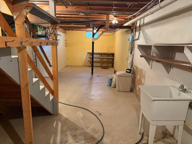 1200 NE 6th Avenue, Independence, IA 50644