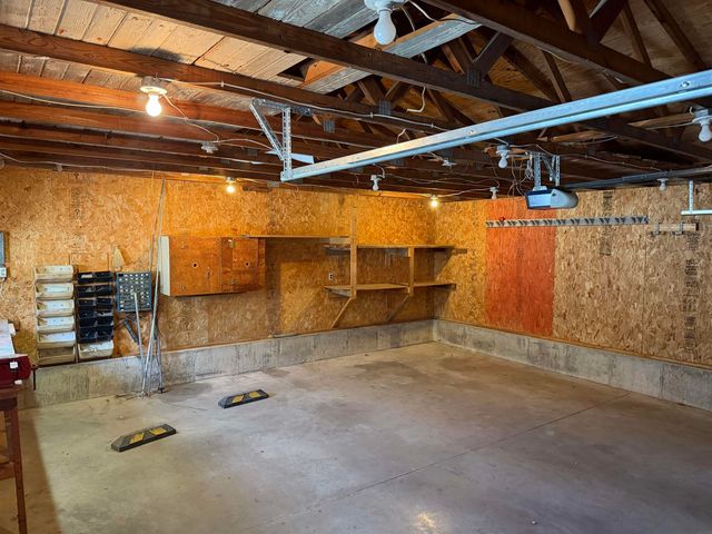 1200 NE 6th Avenue, Independence, IA 50644