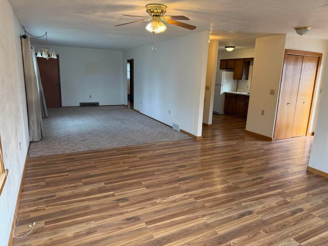 1200 NE 6th Avenue, Independence, IA 50644