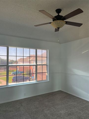 7929 Park Ridge Drive, Fort Worth, TX 76137