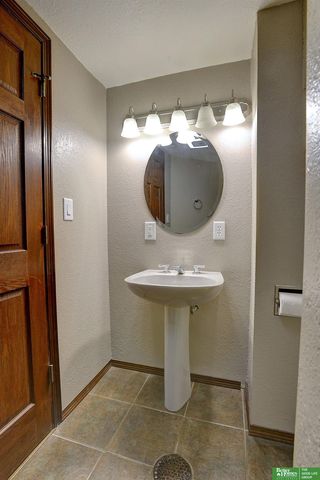 650 S 55 Street, Lincoln, NE 68510