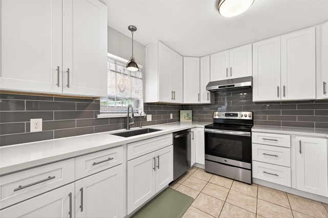 9011 Roos Road, Houston, TX 77036