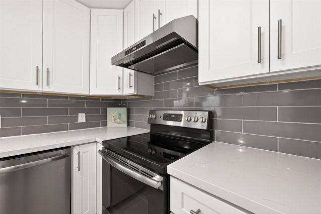 9011 Roos Road, Houston, TX 77036