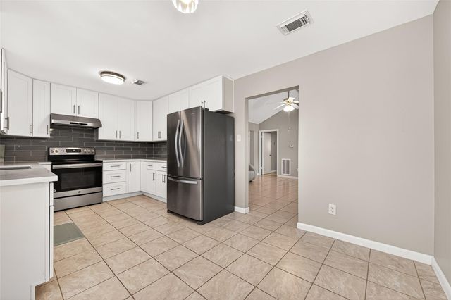 9011 Roos Road, Houston, TX 77036