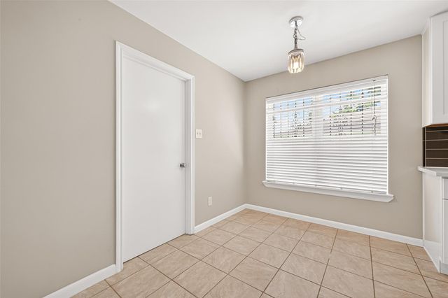 9011 Roos Road, Houston, TX 77036