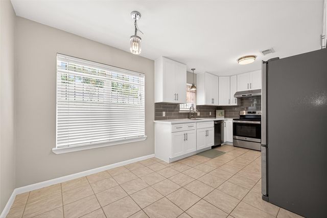 9011 Roos Road, Houston, TX 77036