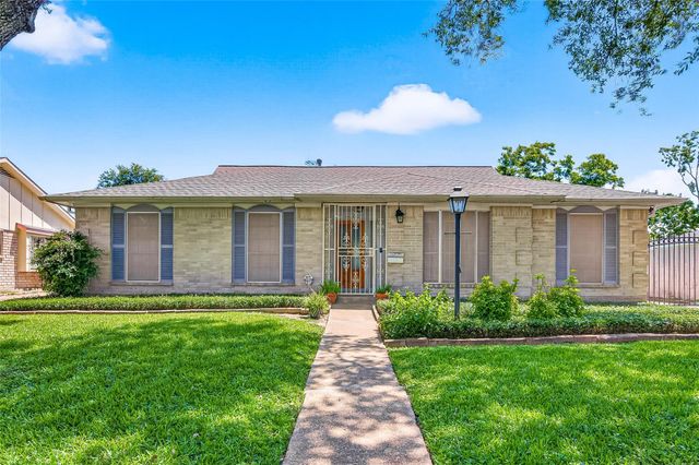 9011 Roos Road, Houston, TX 77036